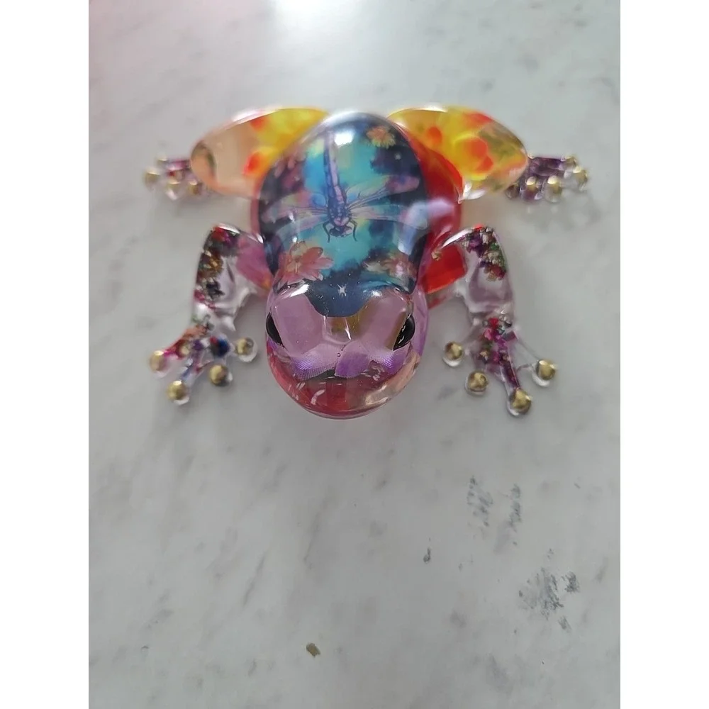 Resin Frog With‎ Dragonfly Figure Handmade Decoration Gift Paperweight 723
